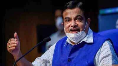 500 Rs reward to share wrong parking picture: Gadkari